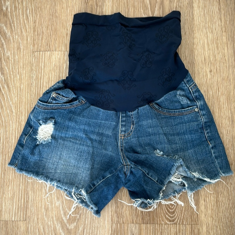 Jessica Simpson denim maternity shorts ✨